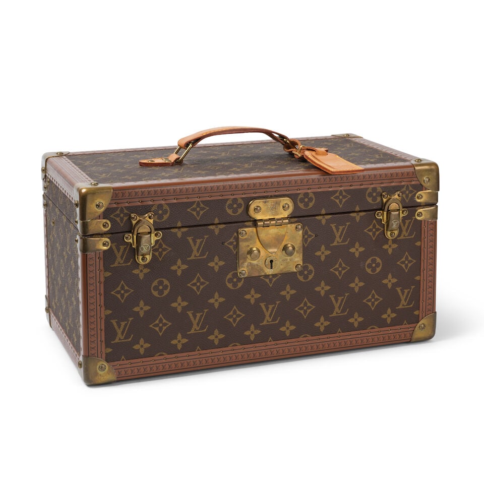 Louis Vuitton. Vanity case, boite à flacons en toile Monogram et cuir naturel. Louis Vuitto... (1 of 2)