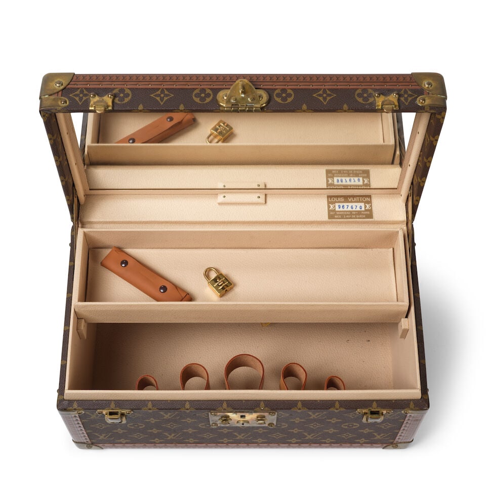 Louis Vuitton. Vanity case, boite à flacons en toile Monogram et cuir naturel. Louis Vuitto... - 2