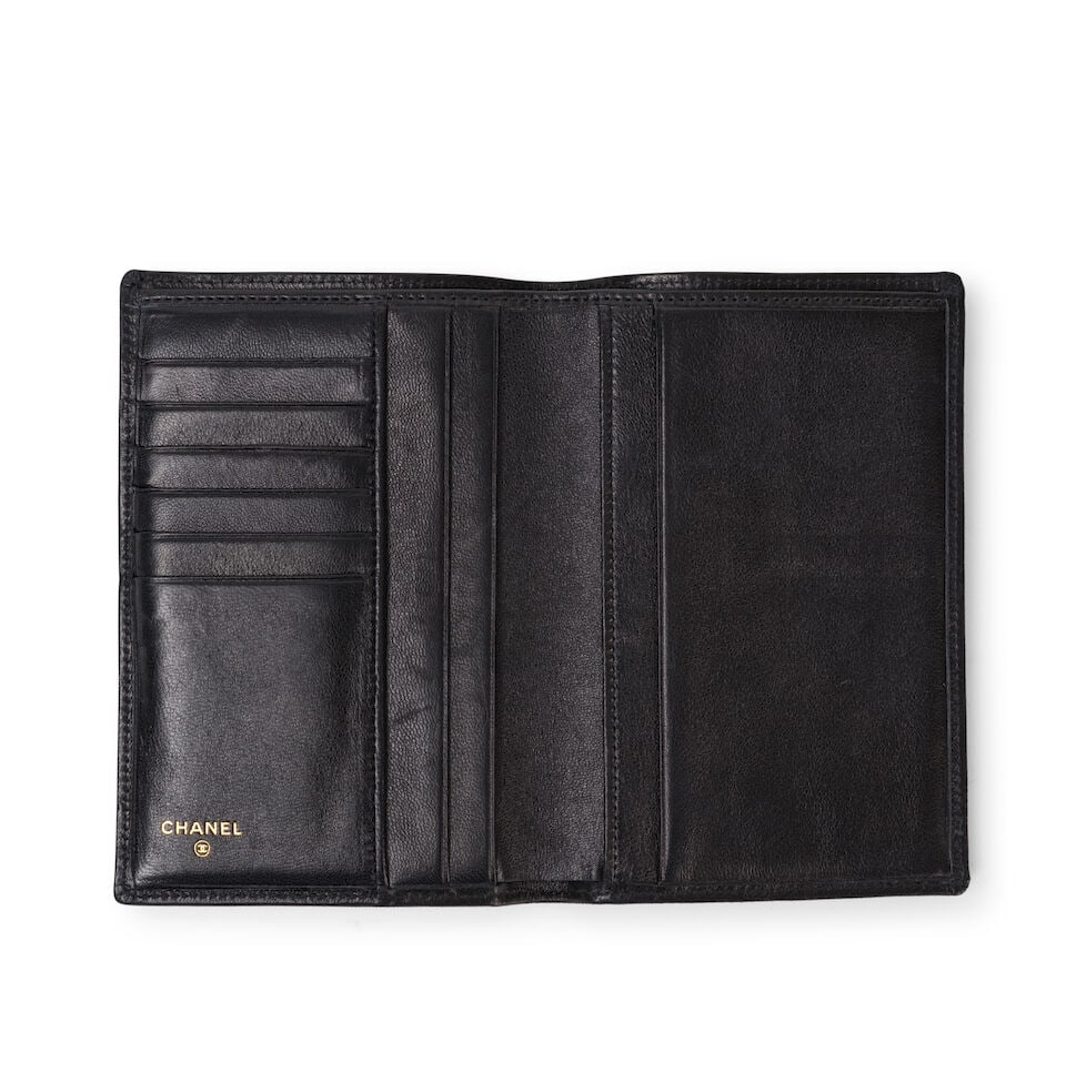 Chanel, année 2009. Portefeuille en cuir agneau noir matelassé. Chanel, year 2009. Qu... - 2