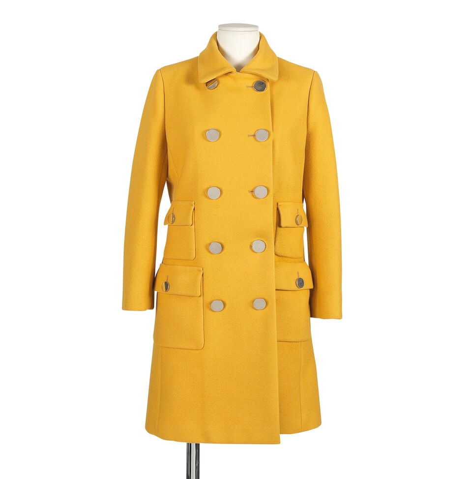 Gucci, collection Prêt à Porter, Pre-Fall 2014. Manteau en laine moutarde. Directeur a... (1 of 2)