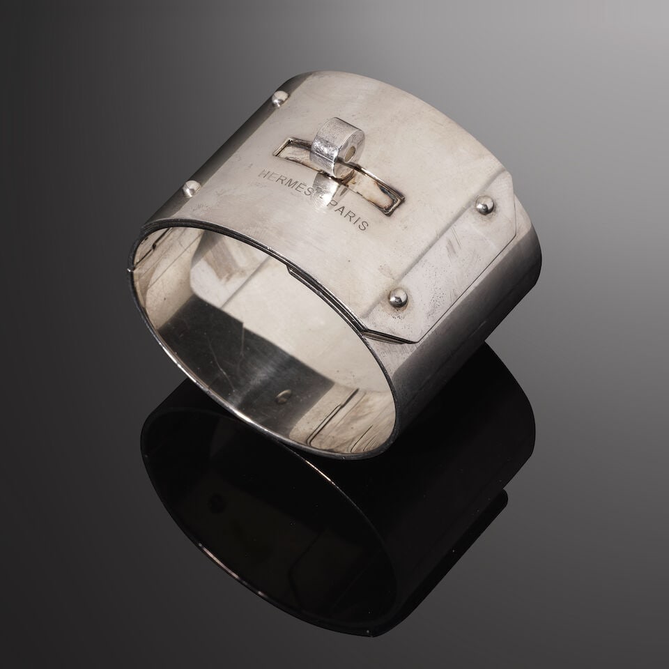 Hermès Paris. Manchette Kelly en argent 925 °/°°. Hermès Paris. Kelly c...: Hermès Paris. Manchette Kelly en argent 925 °/°°. Hermès Paris. Kelly cuff in 925 sterling silver. Taille indiquée/ Indicated size: ST. Poids/Weight total: 156,60
