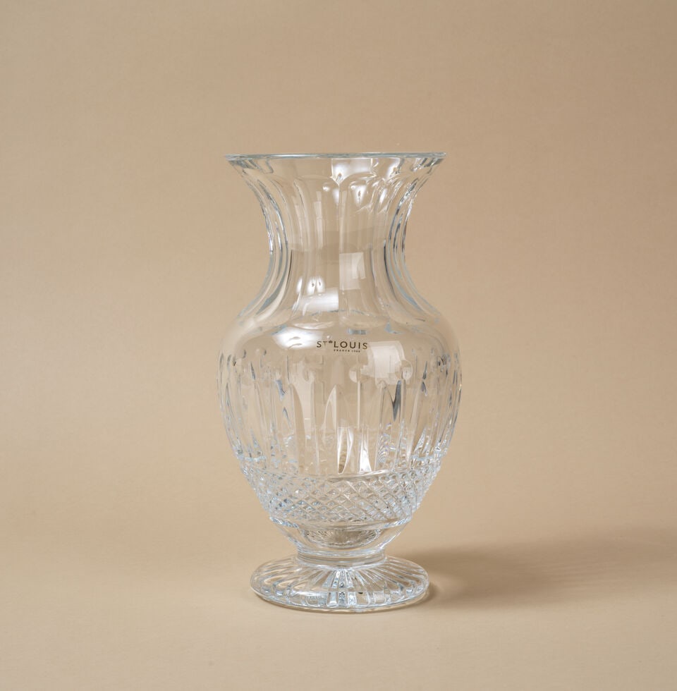 ST Louis. Vase de la collection Tommy en cristal transparent. ST Louis. Vase from the Tommy coll... (1 of 2)