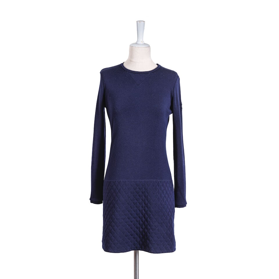 Chanel, collection Prêt à Porter, Automne/Hiver 2010. Robe en laine marine partielleme... (1 of 2)