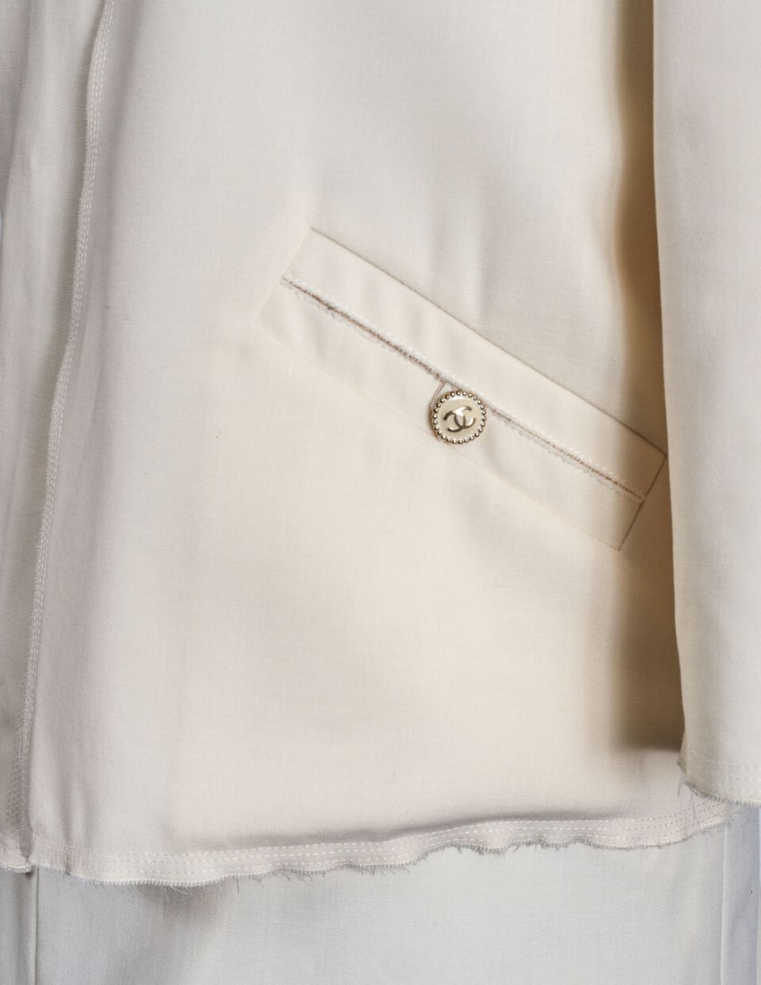 Chanel, collection Prêt à Porter, Printemps/Eté 2007. Tailleur jupe écru. Ch... - 2