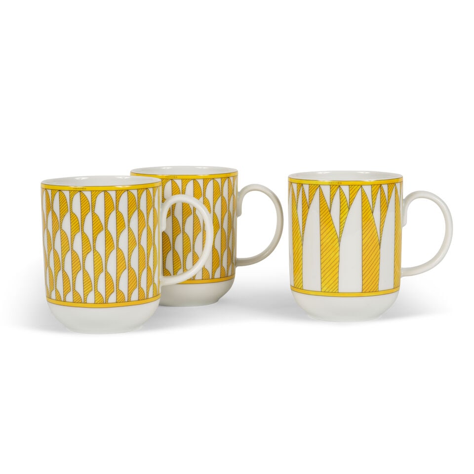 Hermès Paris. Trois Mugs en porcelaine Soleil d'Hermès n°1 et n°2. Hermè...: Hermès Paris. Trois Mugs en porcelaine Soleil d'Hermès n°1 et n°2. Hermès Paris. Three porcelain mugs, Soleil d'Hermès, numbers 1 and 2. Dessiné par Arielle de