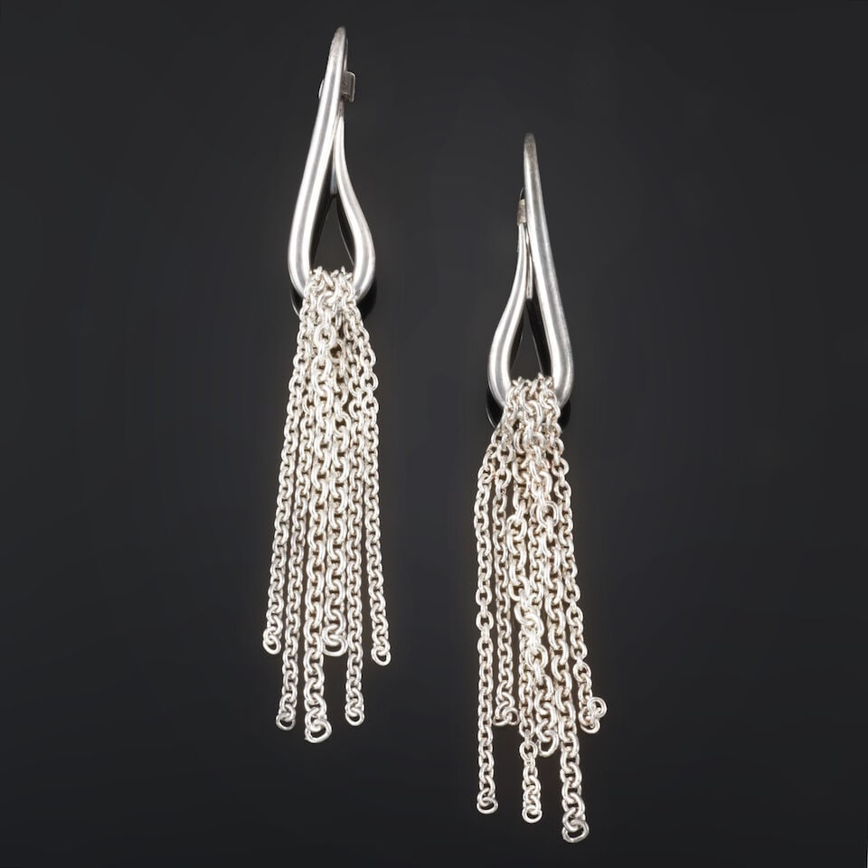 Hermès Paris. Boucles d'oreilles Licol en argent 925 °/°°. Hermès Paris...: Hermès Paris. Boucles d'oreilles Licol en argent 925 °/°°. Hermès Paris. Licol earrings in 925 sterling silver. Condition grade: A -. Hauteur/height : 9 cm. Poids/weight: 15.7