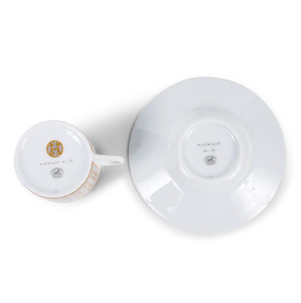 Hermès Paris. Deux Tasse à café et soucoupe en porcelaine Mosaïque au 24 or.... - 2