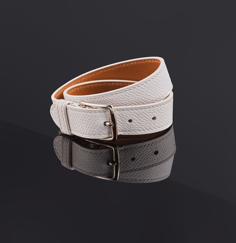 Hermès Paris, 2007. Bracelet Etrivière Double Tour GM en cuir Epsom blanc, finitions p...: Hermès Paris, 2007. Bracelet Etrivière Double Tour GM en cuir Epsom blanc, finitions palladiées. Hermès Paris, 2007. Etrivière Double Tour bracelet in white Epsom