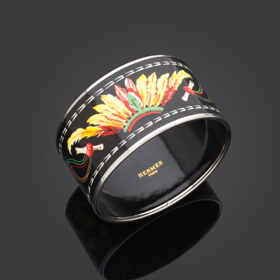 Hermès Paris. Bracelet jonc Large imprimé d'après le dessin Brazil. Hermès P...: Hermès Paris. Bracelet jonc Large imprimé d'après le dessin Brazil. Hermès Paris. Large bangle bracelet printed after the Brazil design. Dessin de Laurence Toutsy