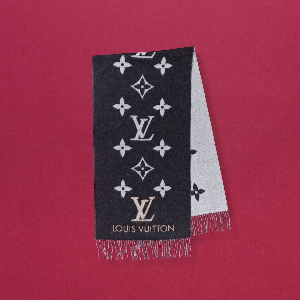 Louis Vuitton. Écharpe Reykjavik en cachemire noir, gris, partiellement clouté. Louis ... - 2