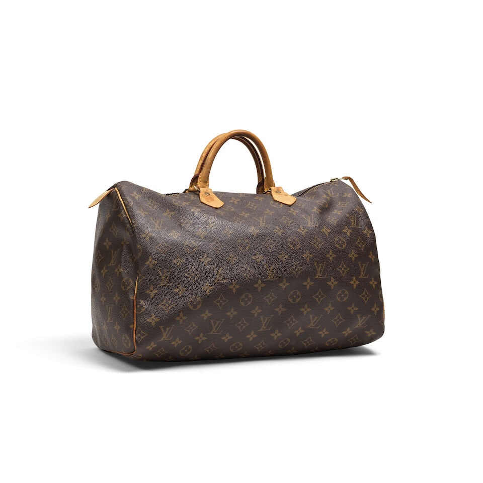 Louis Vuitton, année 2006. Sac Speedy 40 en toile Monogram et cuir naturel. Louis Vuitton, ...: Louis Vuitton, année 2006. Sac Speedy 40 en toile Monogram et cuir naturel. Louis Vuitton, year 2006. Speedy 40 bag in Monogram canvas and natural leather. Condition grade: B -. 40 x 25 x 19 cm. 