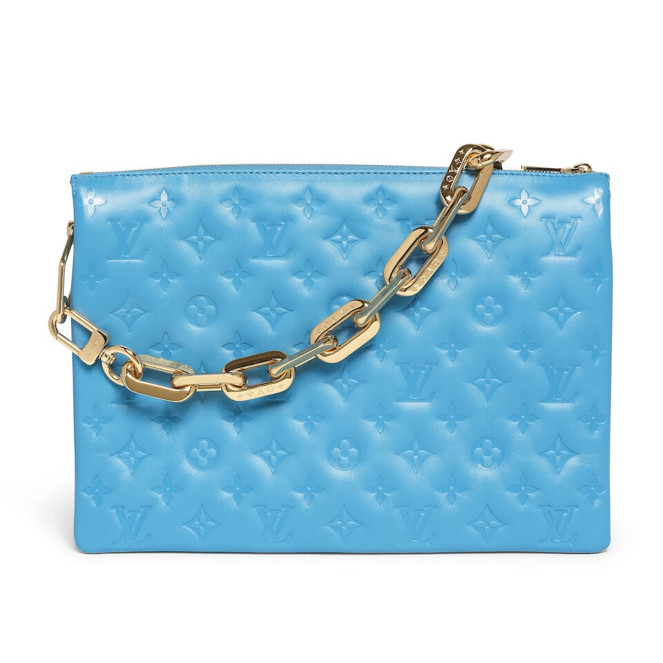 Louis Vuitton, année 2023. Sac Coussin MM en cuir agneau Monogram Empreinte rembourré ... (1 of 2)