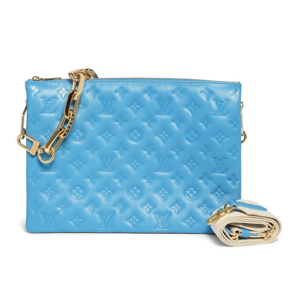 Louis Vuitton, année 2023. Sac Coussin MM en cuir agneau Monogram Empreinte rembourré ... - 2