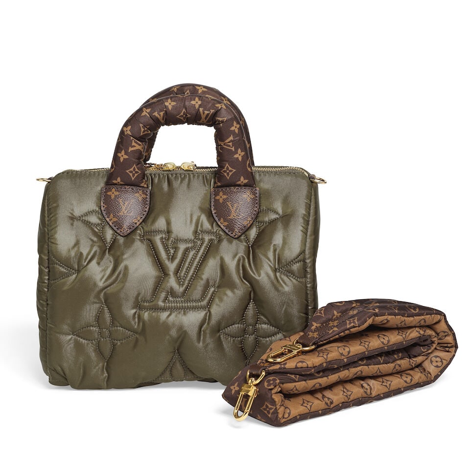 Louis Vuitton, collection LV SKi Pillow 2021. Sac Speedy Bandoulière 25 en Econyl nylon kak...: Louis Vuitton, collection LV SKi Pillow 2021. Sac Speedy Bandoulière 25 en Econyl nylon kaki et Monogram. Louis Vuitton, LV SKi Pillow 2021 collection. Speedy Bandoulière 25 bag in khaki Eco