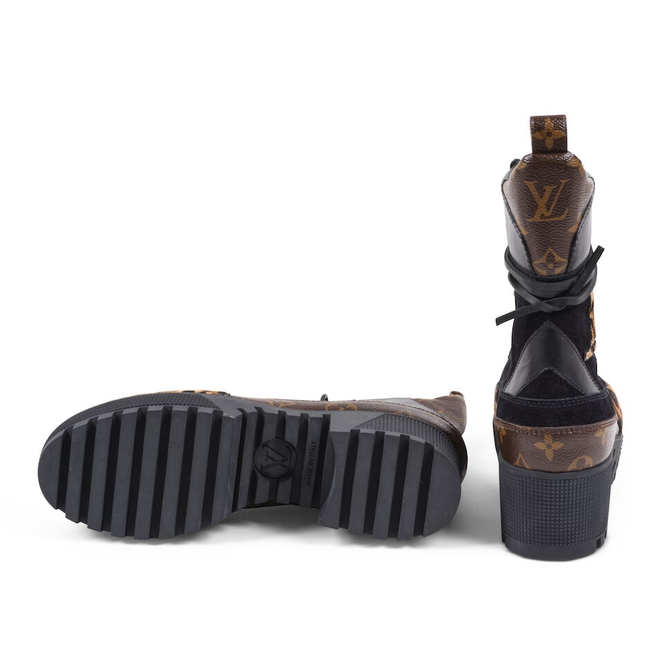 Louis Vuitton. Desert boot Lauréate en daim noir, toile Monogram et vachette imprimée ... - 2