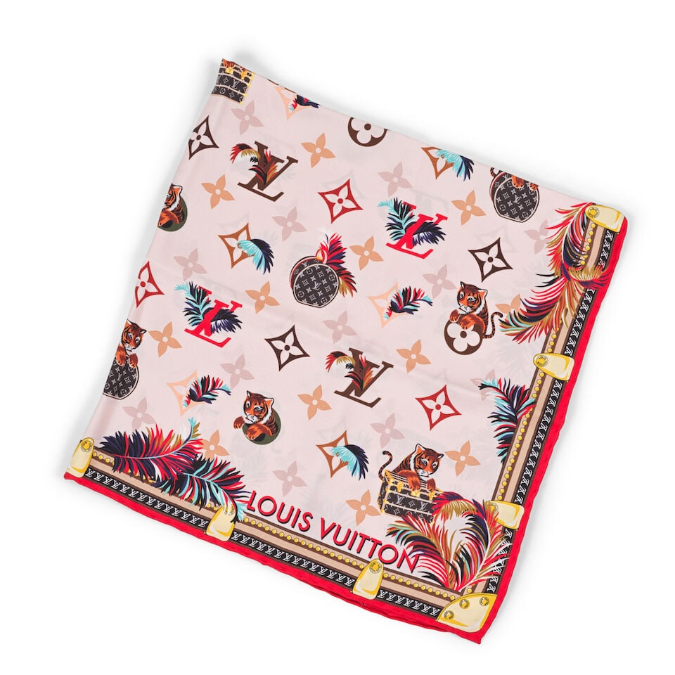 Louis Vuitton, collection Capsule pour le Nouvel An Lunaire 2022. Carré de soie Monogram Pr...: Louis Vuitton, collection Capsule pour le Nouvel An Lunaire 2022. Carré de soie Monogram Preciuos Tiger rose. Louis Vuitton, Capsule collection for the Lunar New Year 2022. Monogram Preciuos