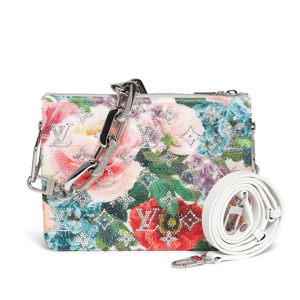 Louis Vuitton, année 2022. Sac Coussin BB en satin Monogram Empreinte rembourré, impri...: Louis Vuitton, année 2022. Sac Coussin BB en satin Monogram Empreinte rembourré, imprimé et rehaussé de strass. Louis Vuitton, year 2022. BB Coussin bag in Monogram Empreinte