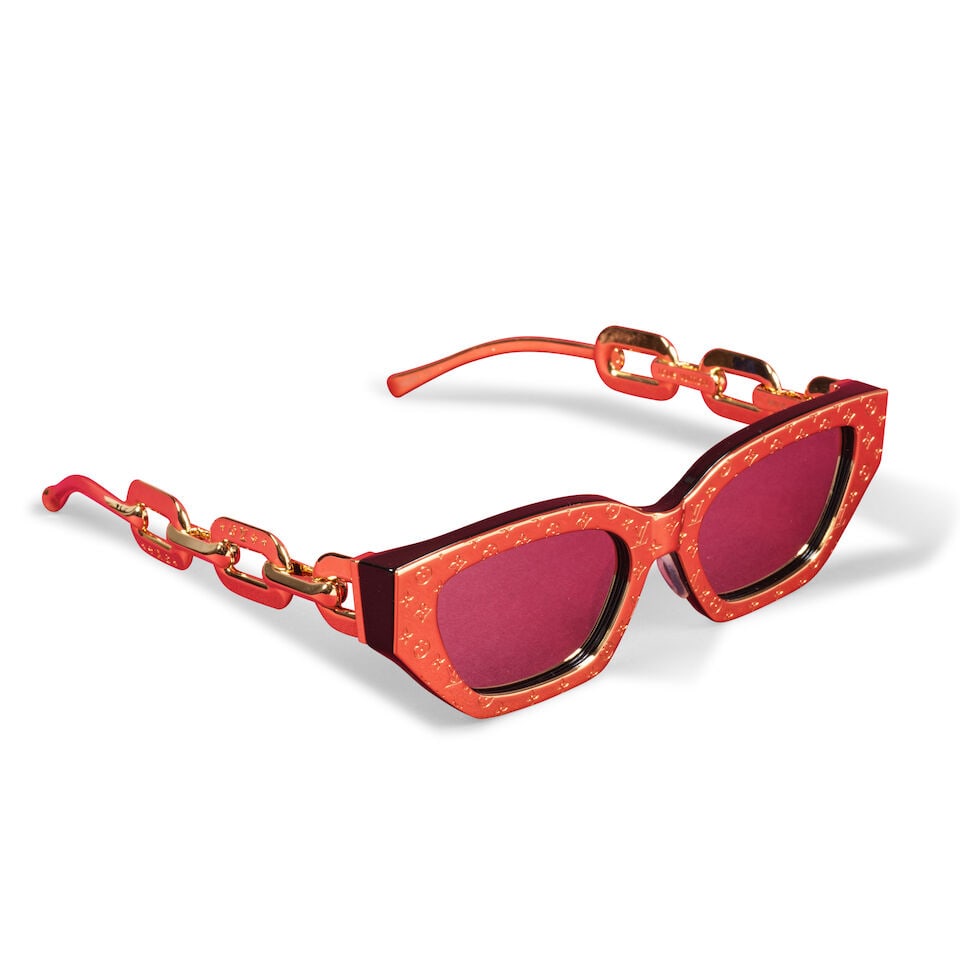 Louis Vuitton. Lunettes de soleil LV Edge Cat Eye Monogram doré. Louis Vuitton. LV Edge Cat...: Louis Vuitton. Lunettes de soleil LV Edge Cat Eye Monogram doré. Louis Vuitton. LV Edge Cat Eye Monogram Gold toned Sunglasses. Directeur artistique: Nicolas Ghesquière. Taille/Size: Unique.