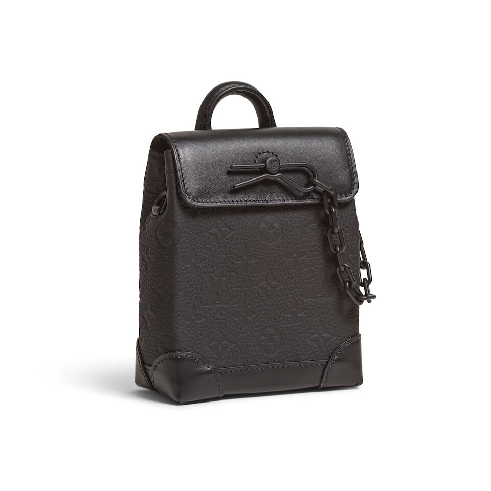 Louis Vuitton, année 2024. Sac Nano Steamer en cuir Taurillon embossé Monogram noir. L...: Louis Vuitton, année 2024. Sac Nano Steamer en cuir Taurillon embossé Monogram noir. Louis Vuitton, year 2024. Nano Steamer bag in black Monogram embossed Taurillon leather. Directeur