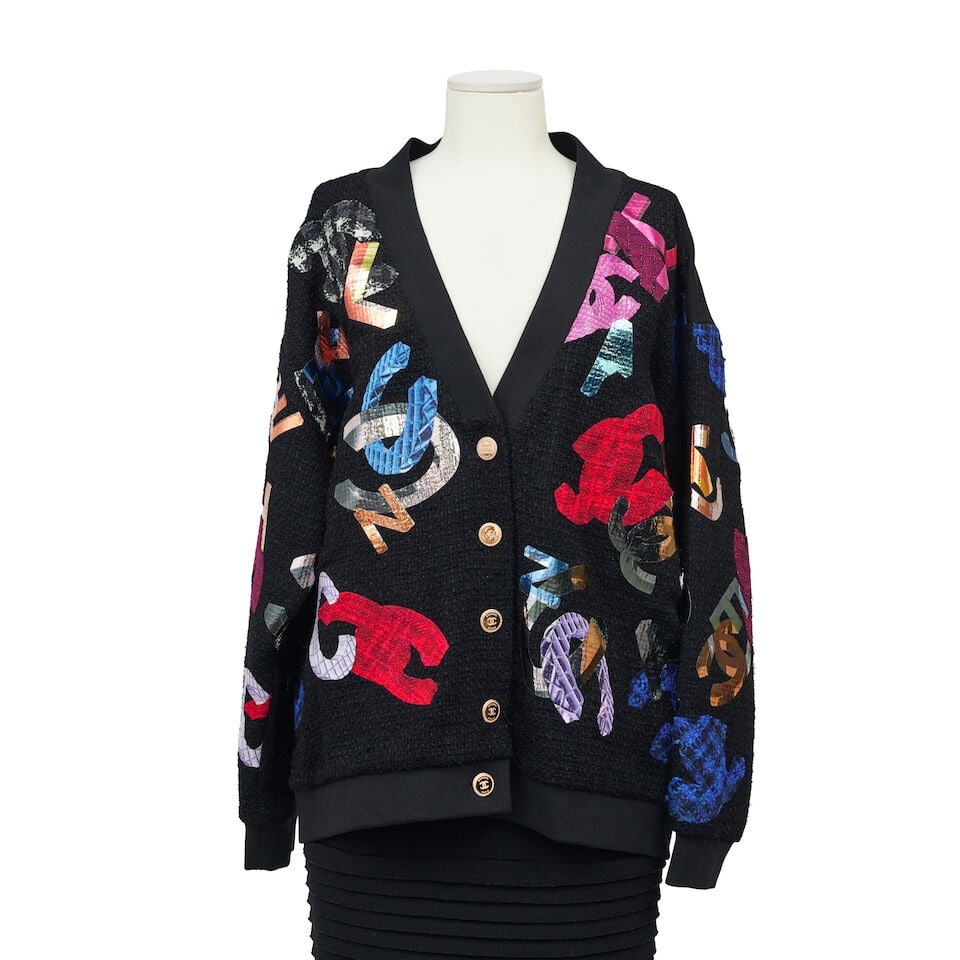 Chanel, collection Prêt à Porter Automne/Hiver 2022. Gilet en tweed et coton noir agr&... - 3