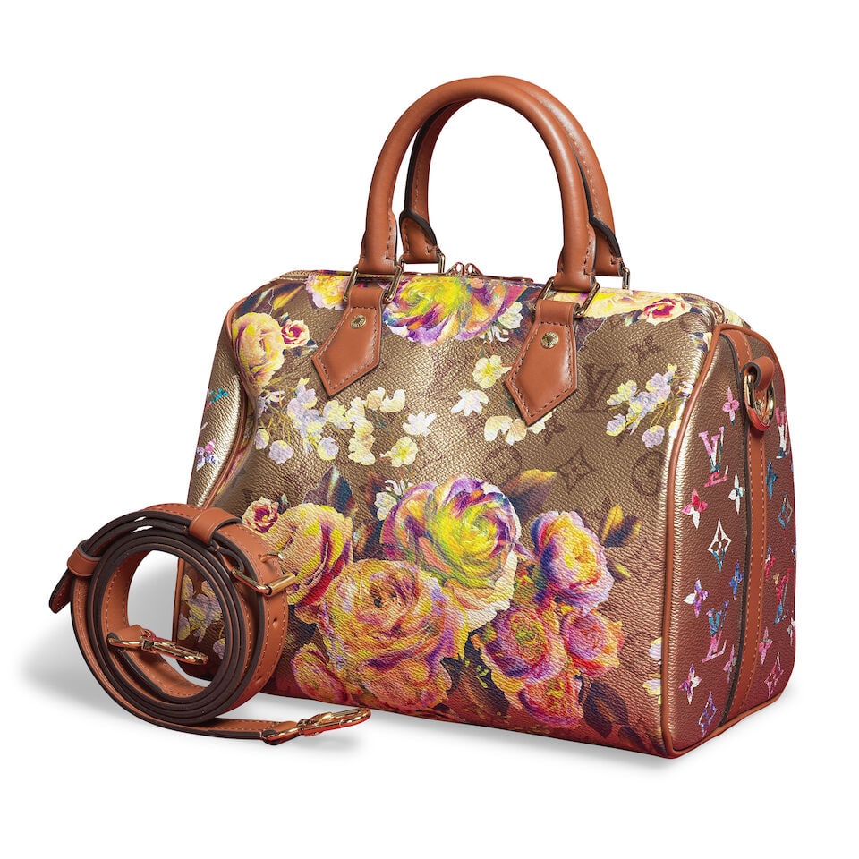 Louis Vuitton, collection Automne/Hiver 2022. Sac Speedy 25 Bandoulière Garden Roses en toi...: Louis Vuitton, collection Automne/Hiver 2022. Sac Speedy 25 Bandoulière Garden Roses en toile Monogram métallisée or. Louis Vuitton, Fall 2022 collection. Speedy 25 Bandoulière Gar