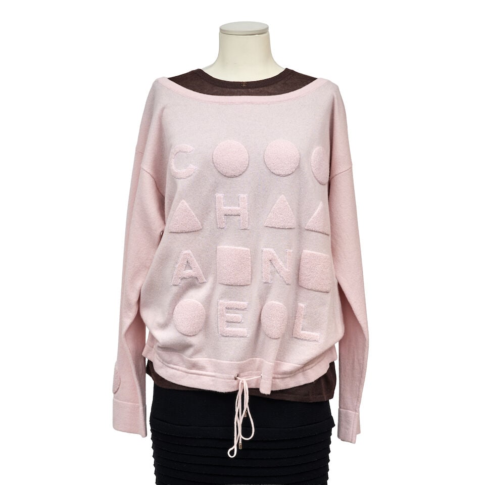 Chanel, collection Prêt-à-Porter Automne/Hiver 1998 et 2013. Deux hauts en cachemire r... - 3