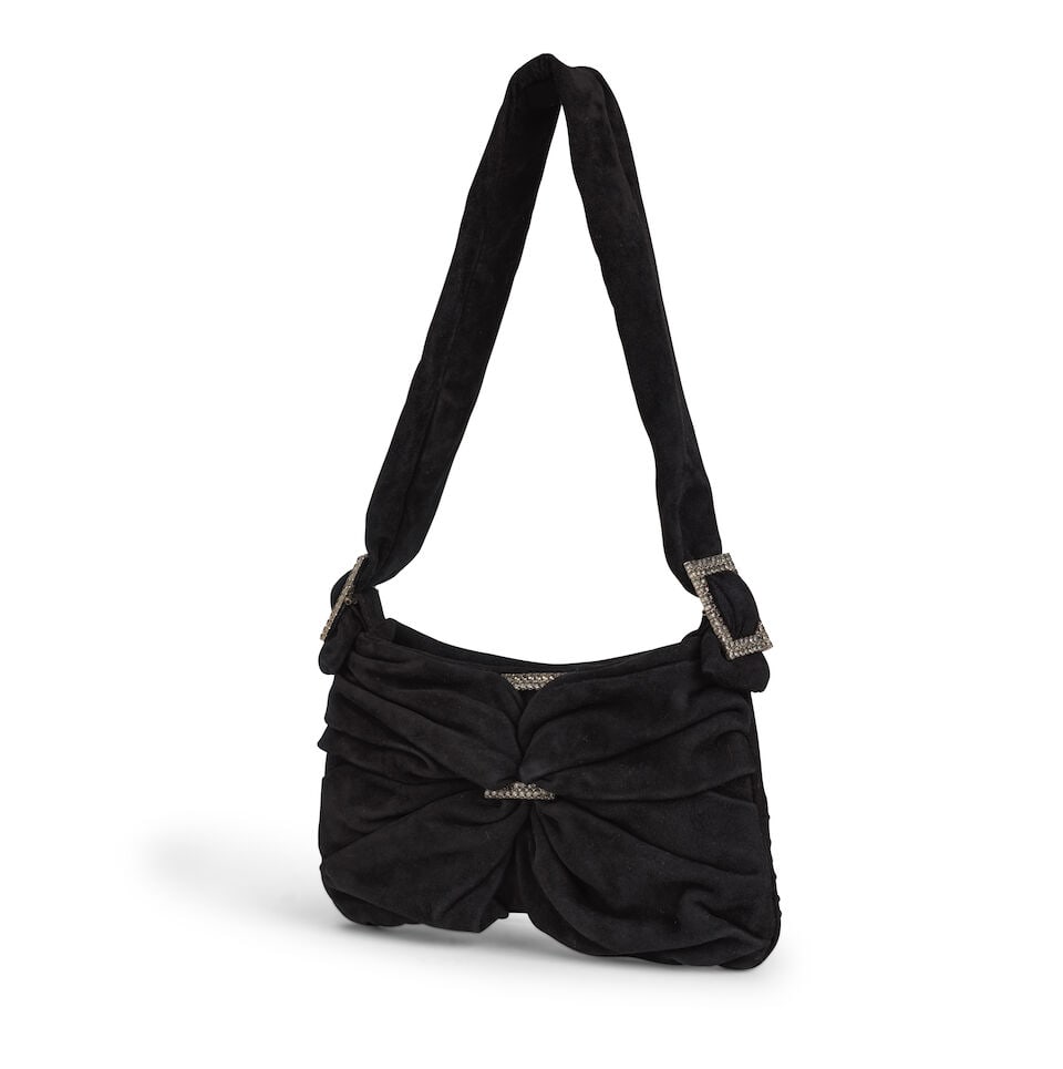 John Galliano. Pochette zippée en daim noir strassé. John Galliano. Black suede zipped...: John Galliano. Pochette zippée en daim noir strassé. John Galliano. Black suede zipped clutch with rhinestones. Condition grade: B +. 25 x 16 cm. Footnotes: Légère patine sur le