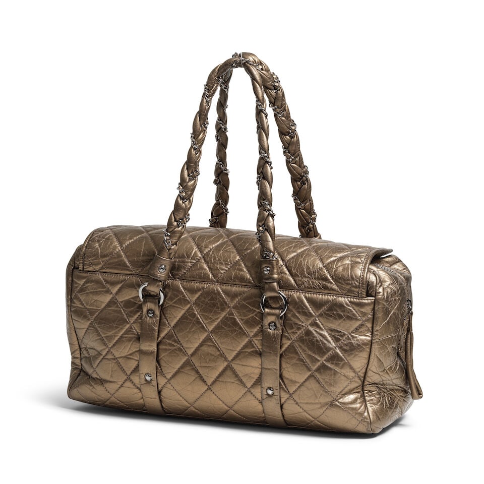 Chanel, année 2006. Sac 24 heures en veau vieilli matelassé métallisé bronze... - 2