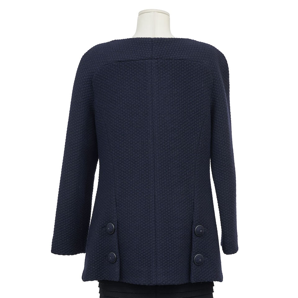 Chanel, collection Prêt-à-Porter Automne/Hiver 2015. Manteau court en lainage crochet&... - 3