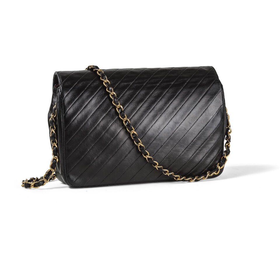 Chanel, circa 1990. Sac en cuir agneau noir à surpiqures diagonales. Chanel, circa 1990. Bl... - 2