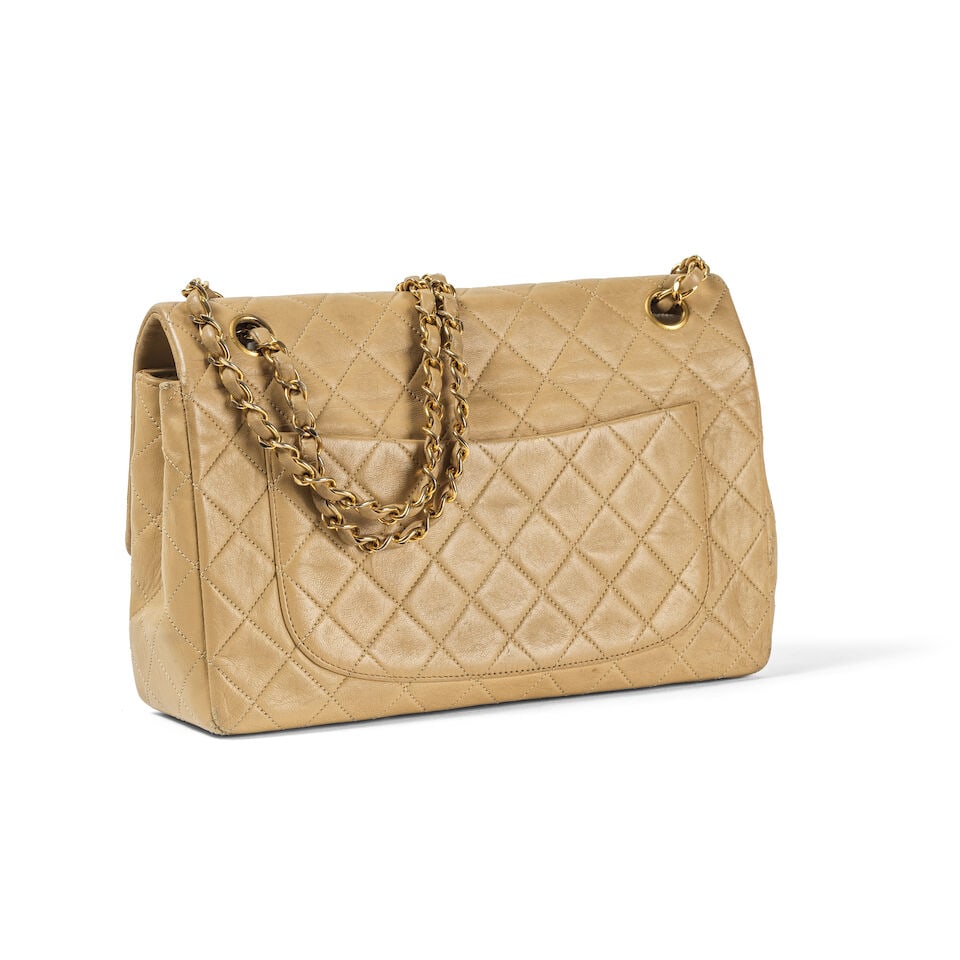 Chanel, année 1991. Grand sac Classique en cuir agneau matelassé beige. Chanel, year 1... - 2