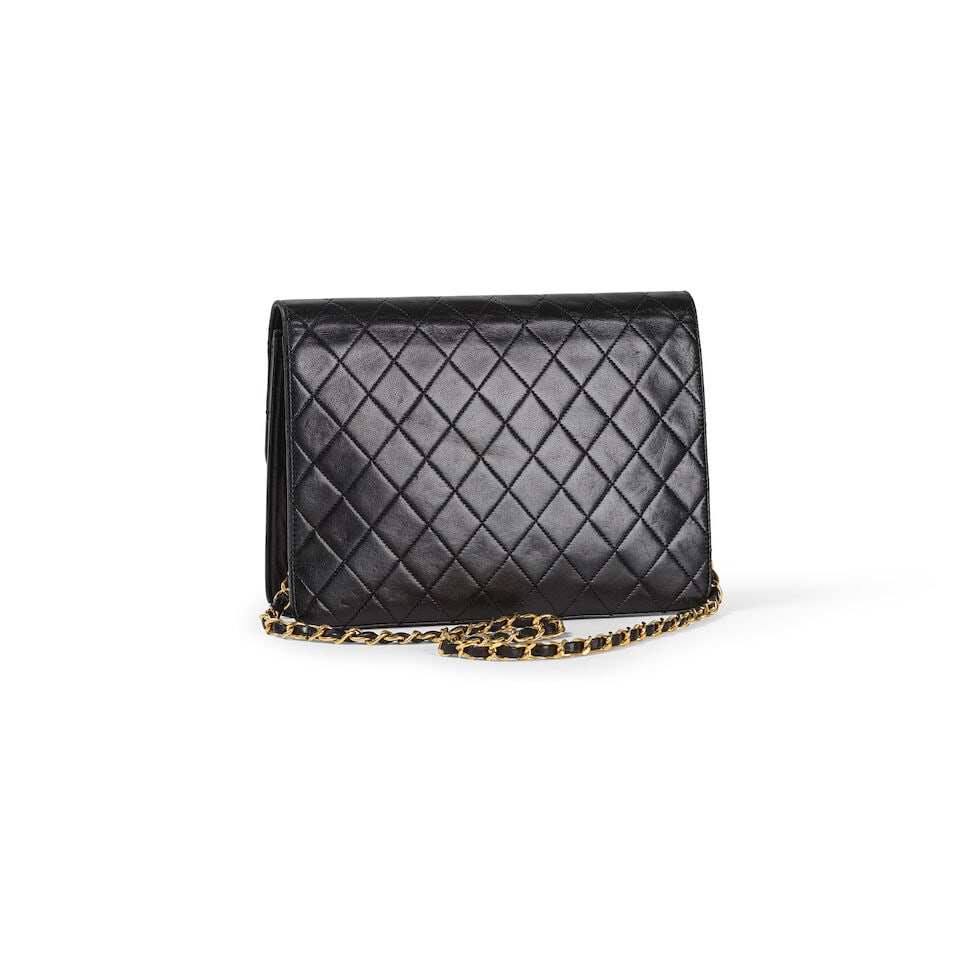 Chanel, circa 1990. Sac Pochette Classiques en cuir agneau matelassé noir. Chanel, vers 199... - 2