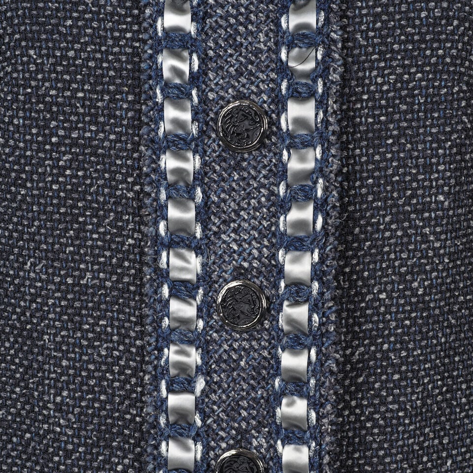 Chanel, collection Prêt-à-Porter, Automne-Hiver 2016. Robe droite en tweed gris et ble... - 2