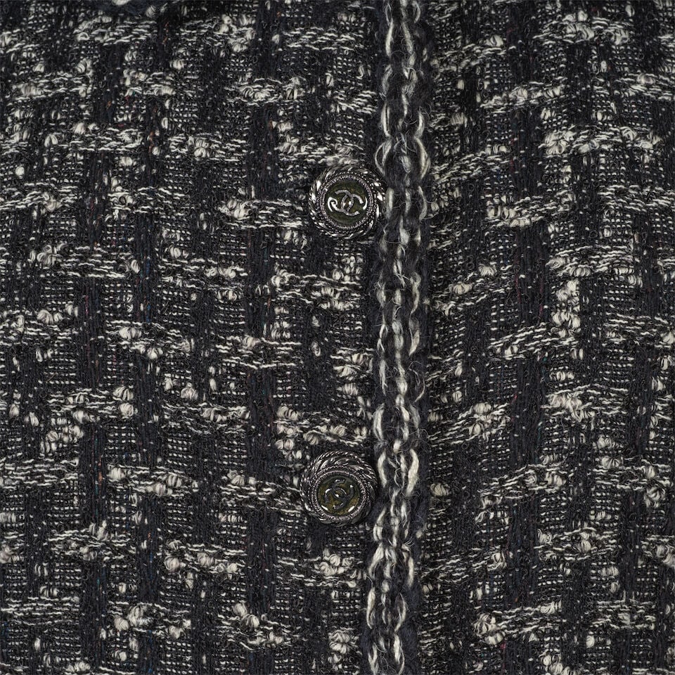 Chanel, collection Prêt-à-Porter, Printemps-Eté 2013. Tailleur en tweed noir et b... - 2
