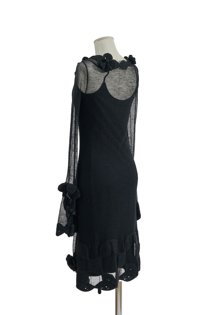 Chanel, collection Prêt-à-Porter, Automne/Hiver 2007. Robe noire en maille cousu de fl... - 3