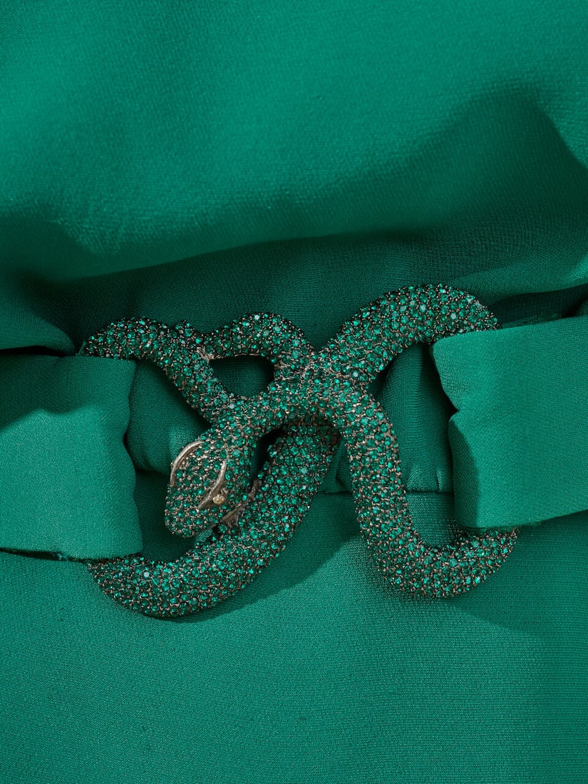 Valentino. Robe de cocktail en soie verte à ceinture serpents strassé. Valentino. Gree... - 2