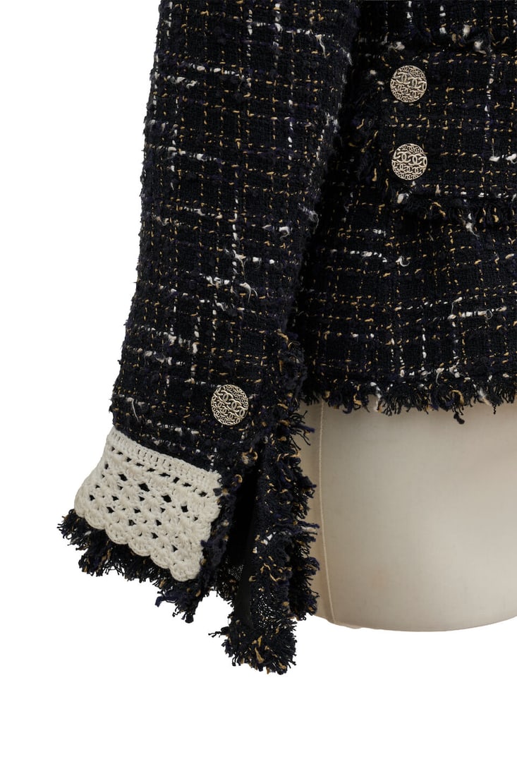 Chanel, collection Prêt-à-Porter, Printemps/Eté 2004. Veste en tweed noir et blan... - 2
