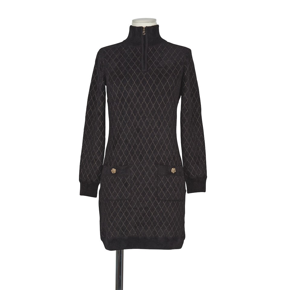 Chanel, collection Prêt-à-Porter, 2019. Robe droite en éponge noir et croisillons...: Chanel, collection Prêt-à-Porter, 2019. Robe droite en éponge noir et croisillons or. Chanel, Ready-to-Wear collection, 2019. Straight dress in black terry cloth with gold