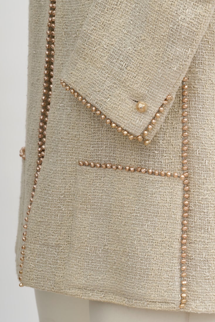Chanel, collection Prêt-à-Porter, Printemps/Eté 1999. Veste en tweed écru br... - 2