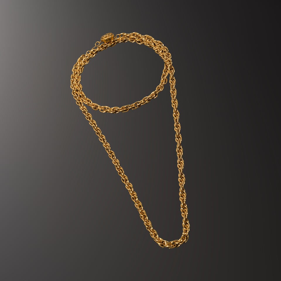 Chanel, année 1982. Sautoir chaine en métal doré. Chanel, year 1982. Gold-tone me... - 2