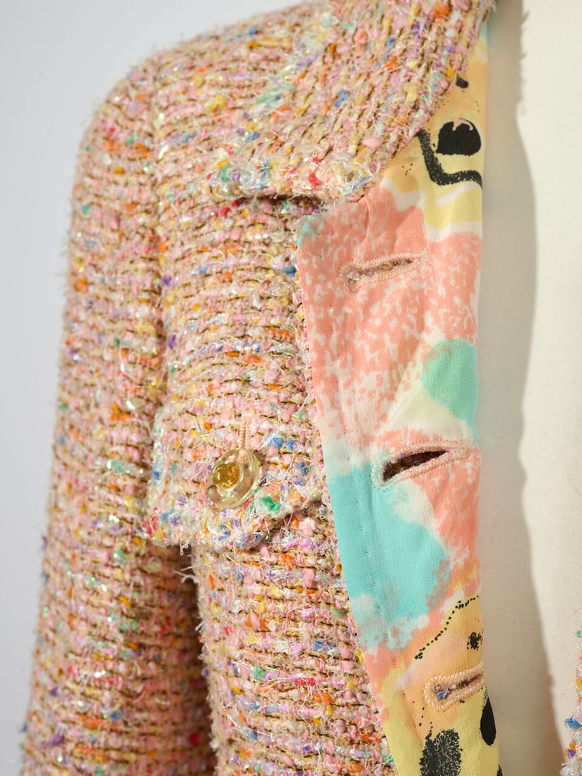 Chanel, collection Prêt-à-Porter, Printemps/Eté 1997. Manteau en tweed irisé... - 2
