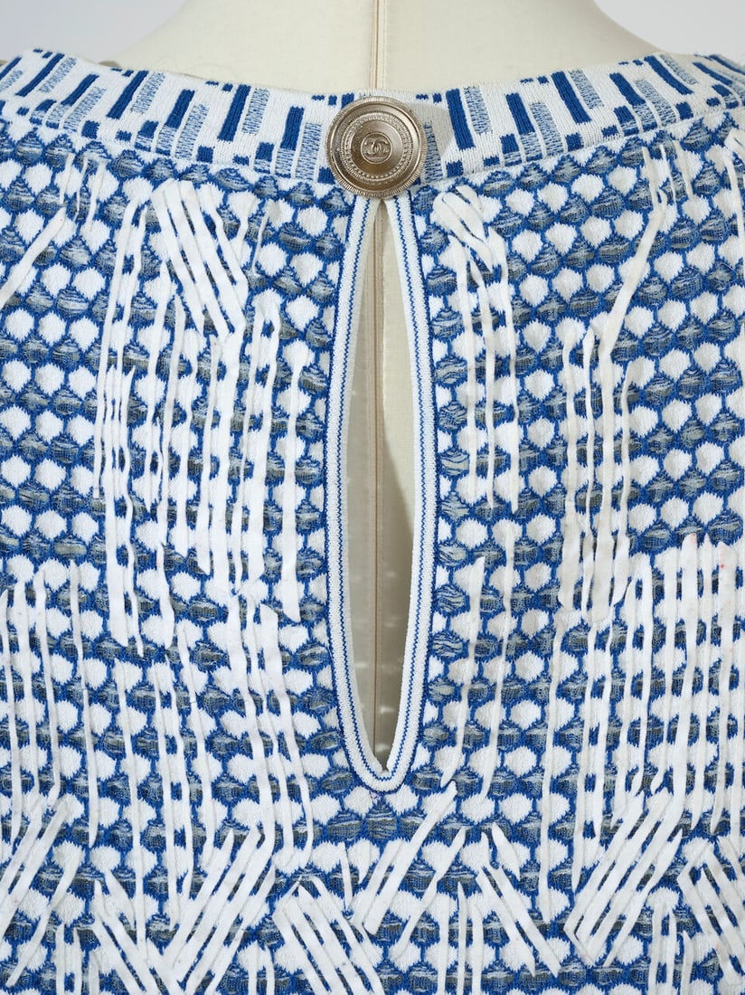 Chanel, collection Prêt à Porter, Croisière 2014. Robe sans manches à rayure... - 2