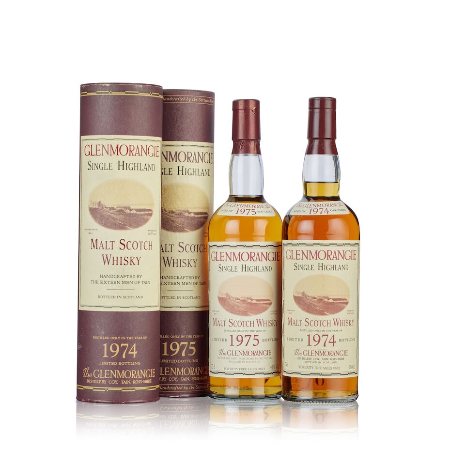 Glenmorangie, 1975 (1x 70cl) Glenmorangie , 1974 (1x 70cl): Glenmorangie, 1975 (1x 70cl) Region: Highland, single malt Fill Level: into neck Capsule: good condition Label: good labelling Packaging: in original presentation case Alcohol content: 43% ABV Notes: 