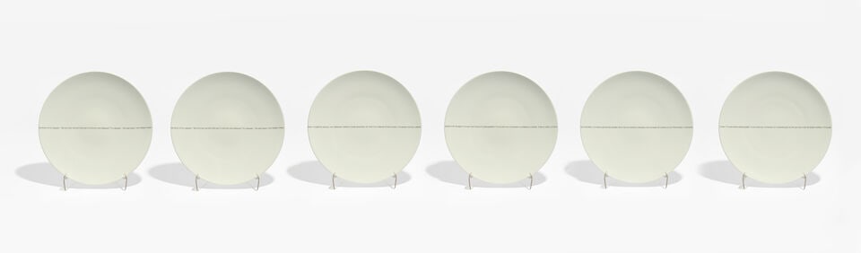 SOPHIE CALLE (NEE EN 1953) Le Porc, 2013 Coffret de six assiettes à dîner en porcelain... - 5