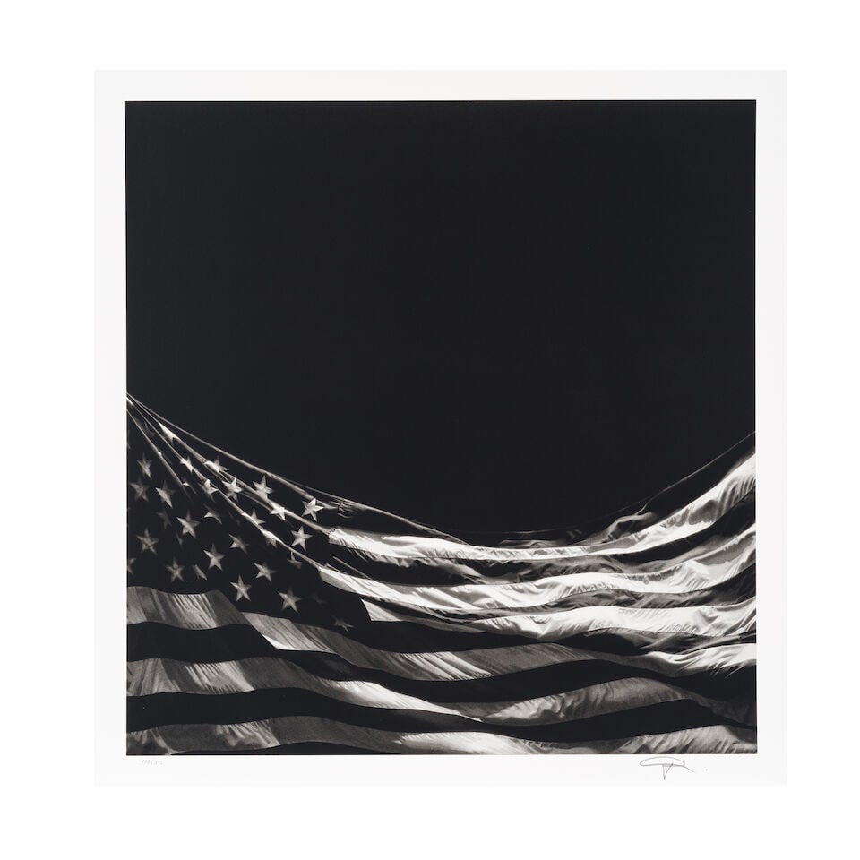 ROBERT LONGO (NE EN 1953) Untitled (Falling Flag), 2025 Sérigraphie en 9 teintes et vernis...: ROBERT LONGO (NE EN 1953) Untitled (Falling Flag), 2025 Sérigraphie en 9 teintes et vernis mat sur papier Somerset Signée et numérotée 194/415 Editée par Avant Arte,