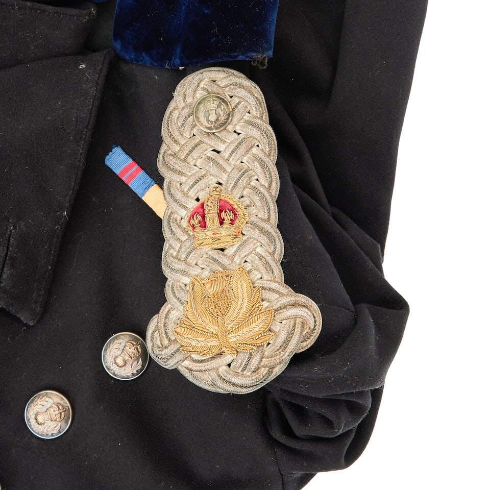 A Scottish Lord-Lieutenants jacket and bicorn hat (2) - 2