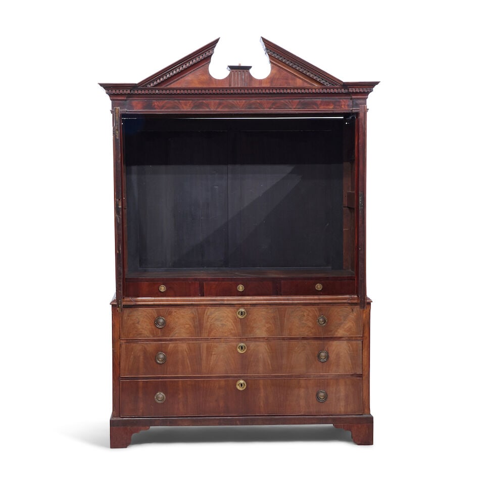 A large George III mahogany linen press Third quarter 18th century - 3