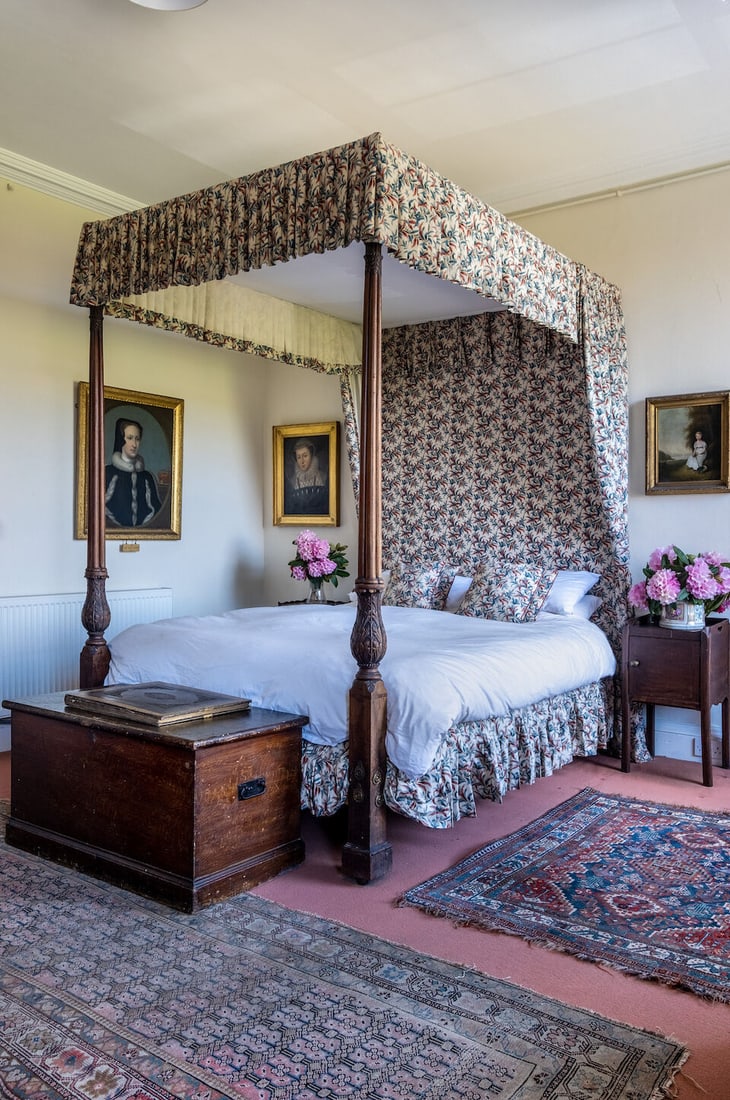 A mahogany tester bed 19th century and later in the George III style: A mahogany tester bed 19th century and later in the George III style With turned, reeded, acanthus leaf carved and block cut end posts, together with drapes and hangings, 154.4cm wide This lot is subj