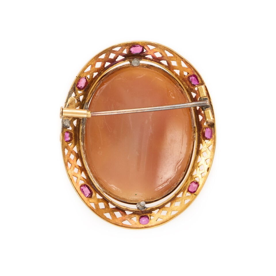 ANTIQUE 18K GOLD AND SHELL CAMEO BROOCH - 2