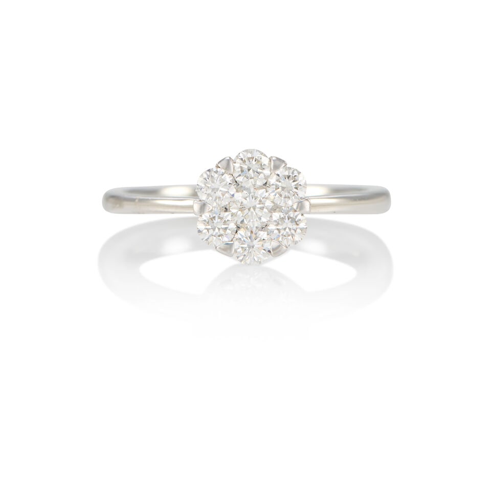 18K GOLD AND DIAMOND RING: 18K GOLD AND DIAMOND RING •18k white gold •7 round diamonds weighing approximately 0.50 - 0.60 carat total •Size 6 ½ •Estimated gross weight: 3.1 grams Footnotes: Overall
